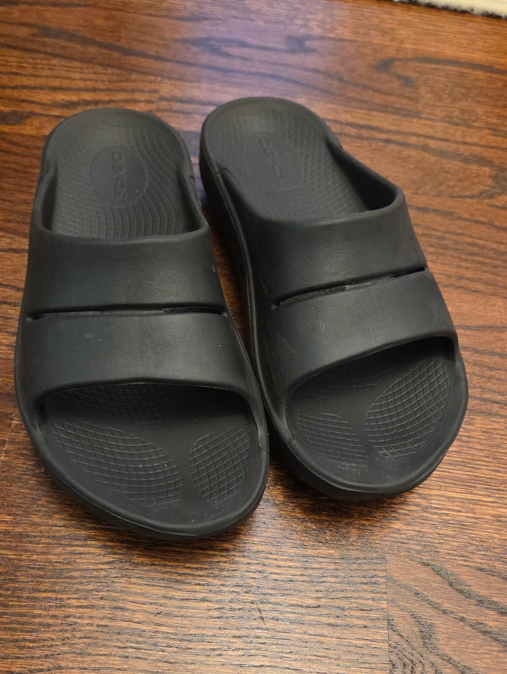 Oofos Recovery Slide Sandals-Black- Fits MENS 5 or WOMENS 7
